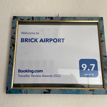 Brick Airport Appartement Cristian  Buitenkant foto