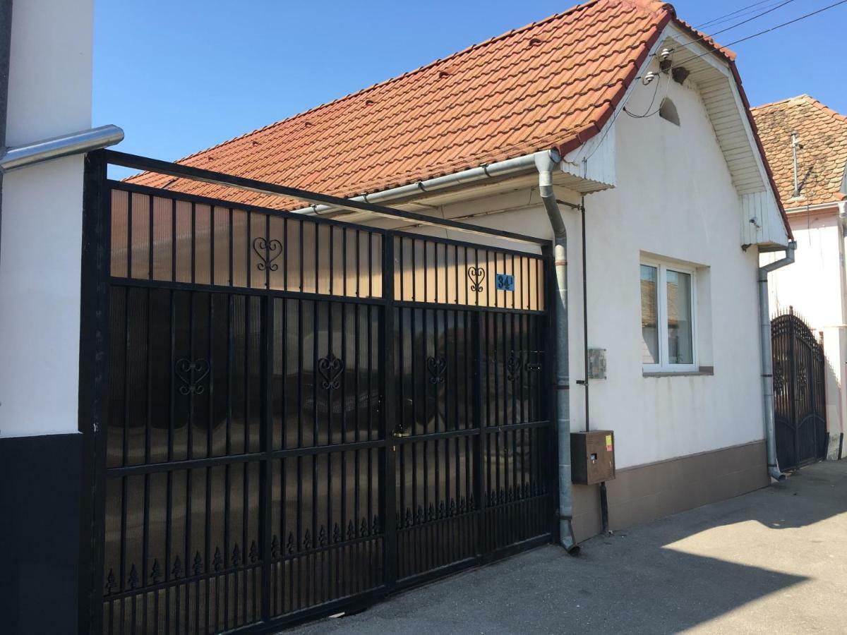 Brick Airport Appartement Cristian  Buitenkant foto