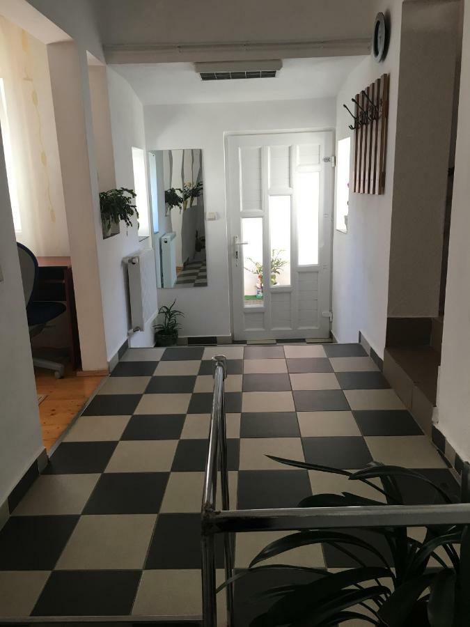 Brick Airport Appartement Cristian  Buitenkant foto